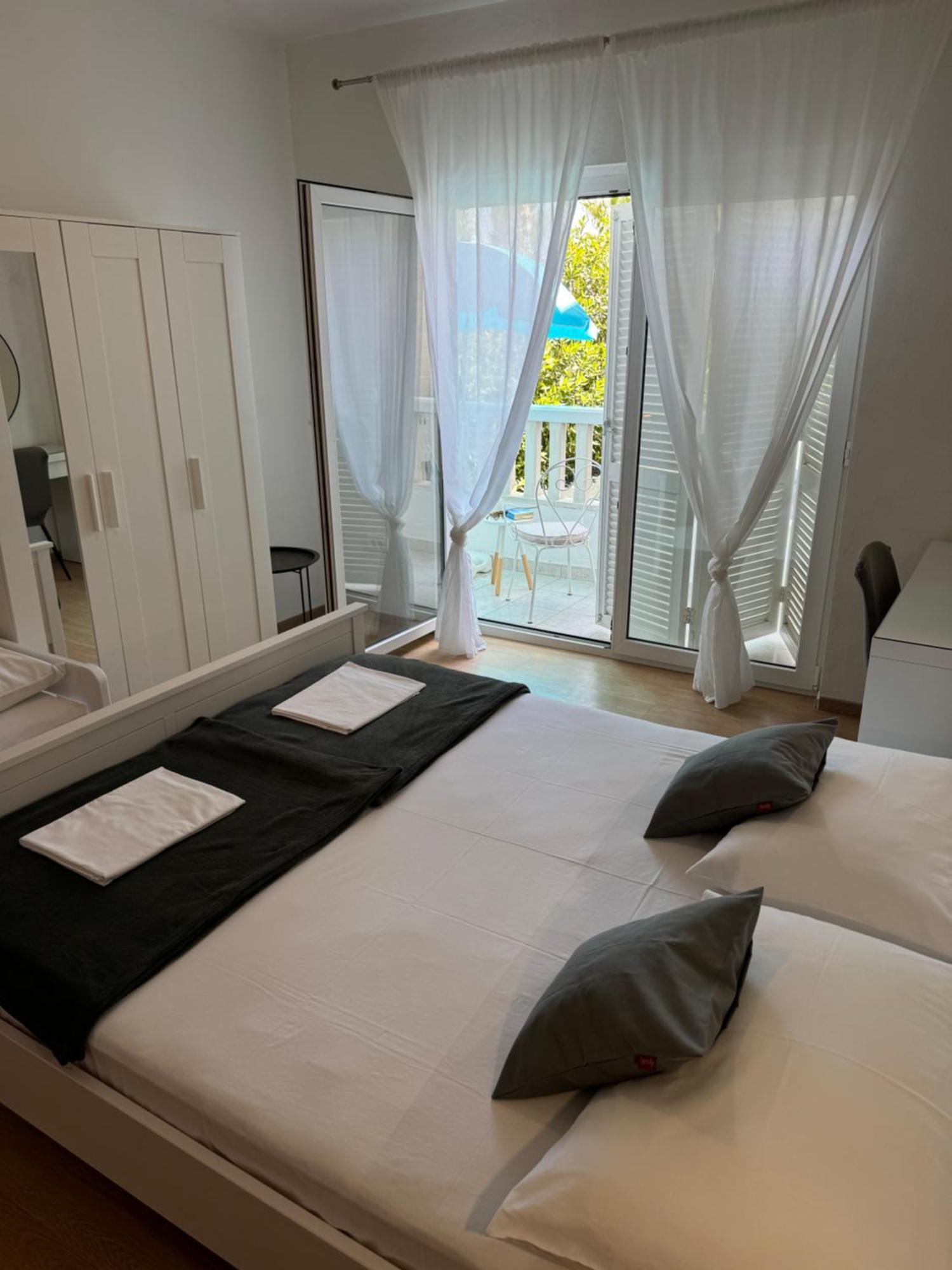 Apartmani “Kresimir” Омиш Экстерьер фото