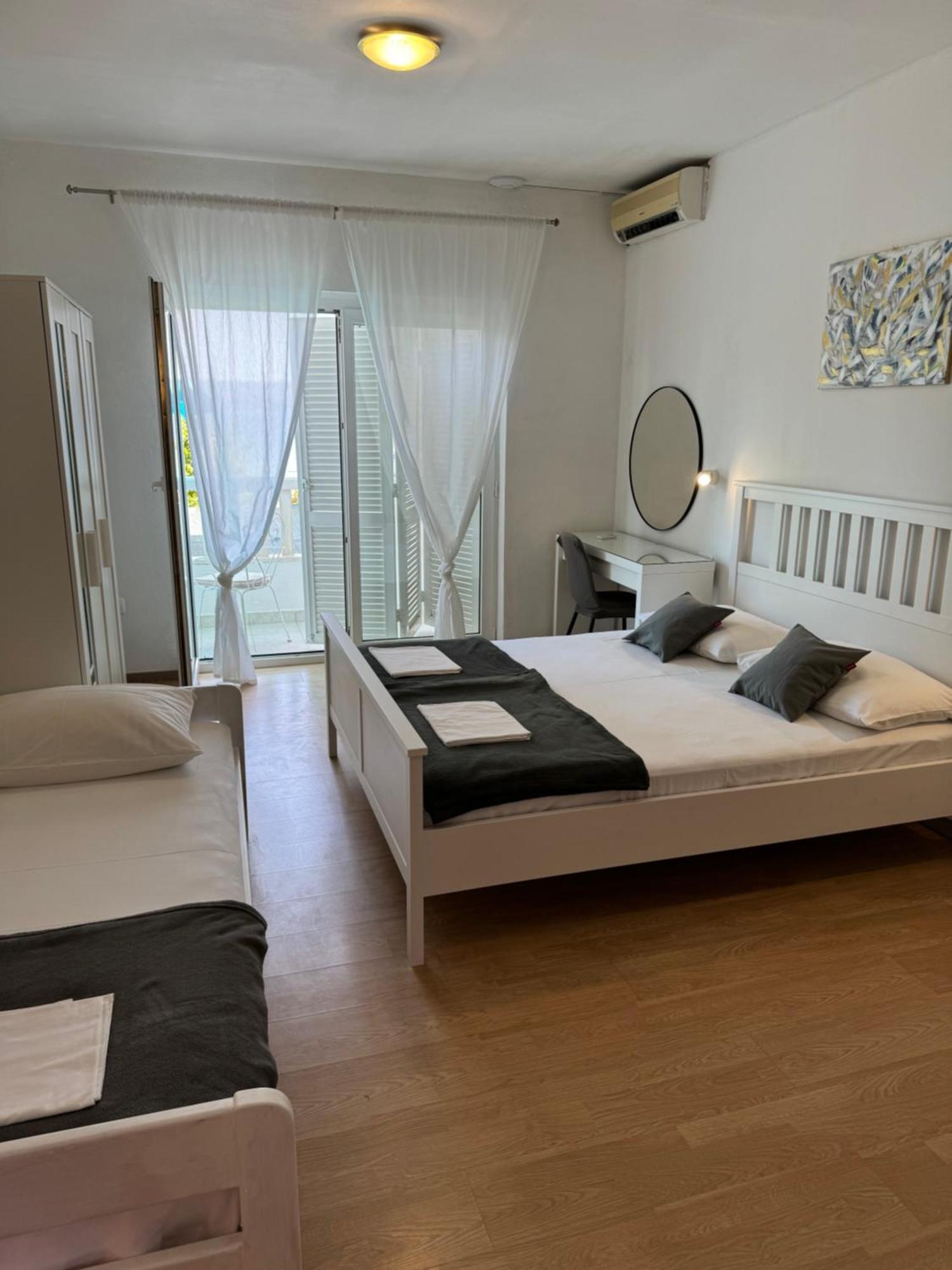 Apartmani “Kresimir” Омиш Экстерьер фото
